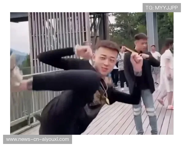 跆拳道女孩飞踢开瓶盖火遍全网